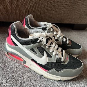 Nike Air Max size 9 women’s pre-owned